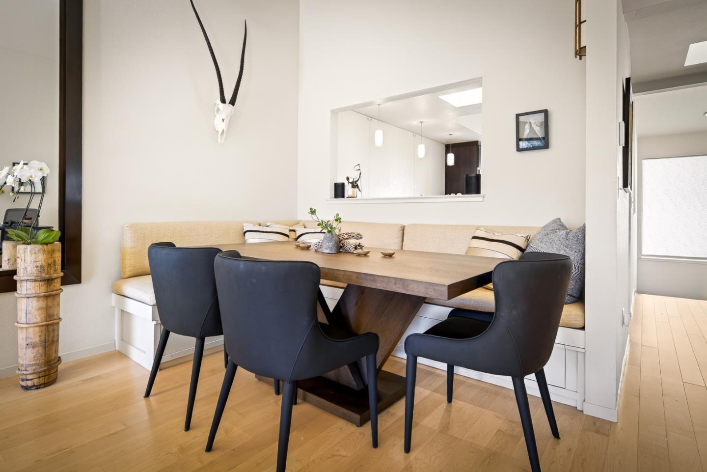 Detail Gallery Image 2 of 16 For 7 via Joaquin #5,  Monterey,  CA 93940 - 2 Beds | 2/1 Baths