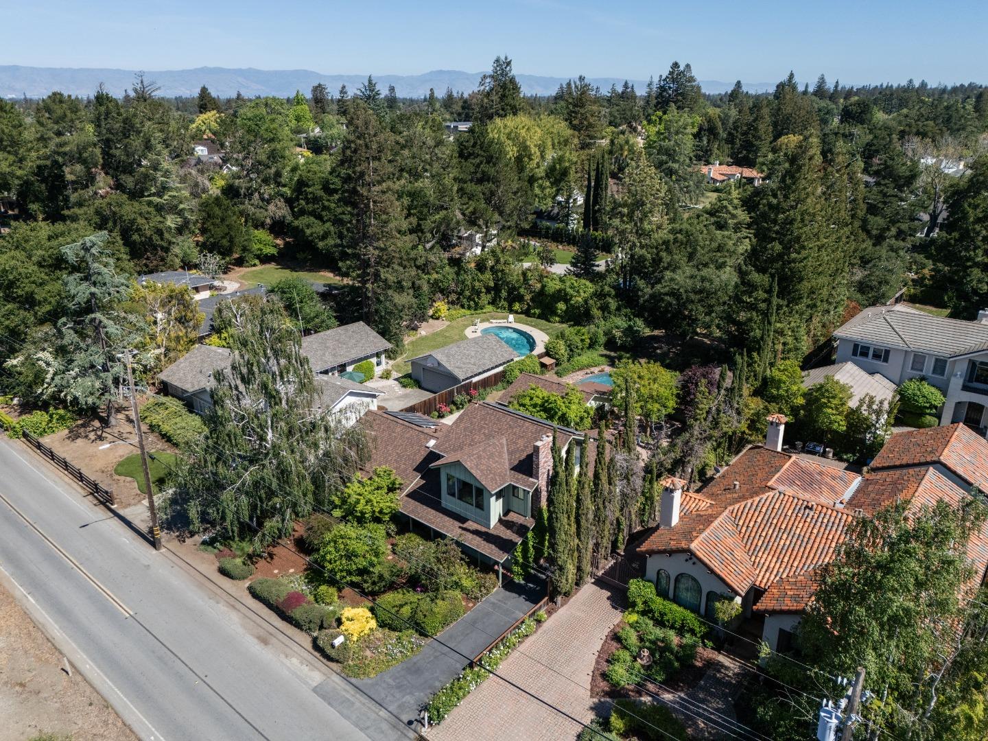 Detail Gallery Image 2 of 37 For 800 Loyola Dr, Los Altos,  CA 94024 - 3 Beds | 3 Baths