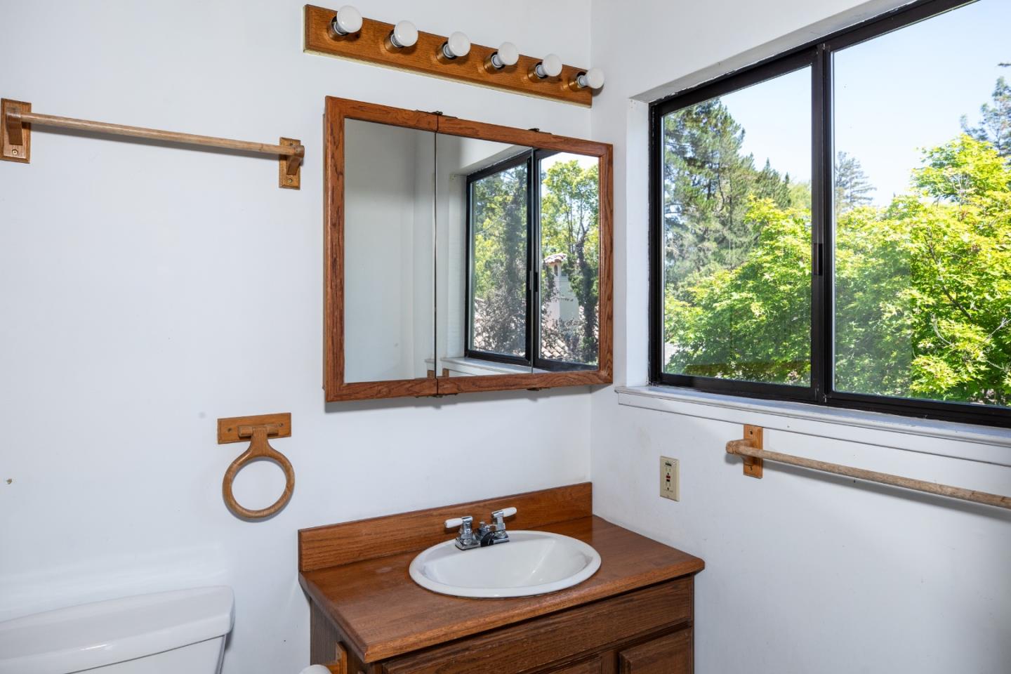 Detail Gallery Image 21 of 37 For 800 Loyola Dr, Los Altos,  CA 94024 - 3 Beds | 3 Baths