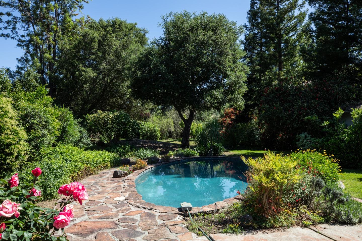 Detail Gallery Image 26 of 37 For 800 Loyola Dr, Los Altos,  CA 94024 - 3 Beds | 3 Baths