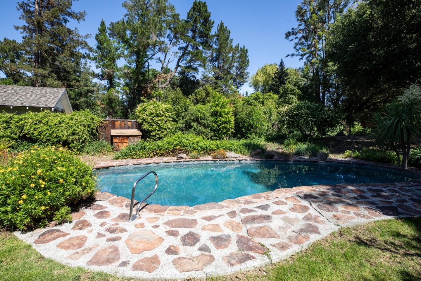 Detail Gallery Image 32 of 37 For 800 Loyola Dr, Los Altos,  CA 94024 - 3 Beds | 3 Baths