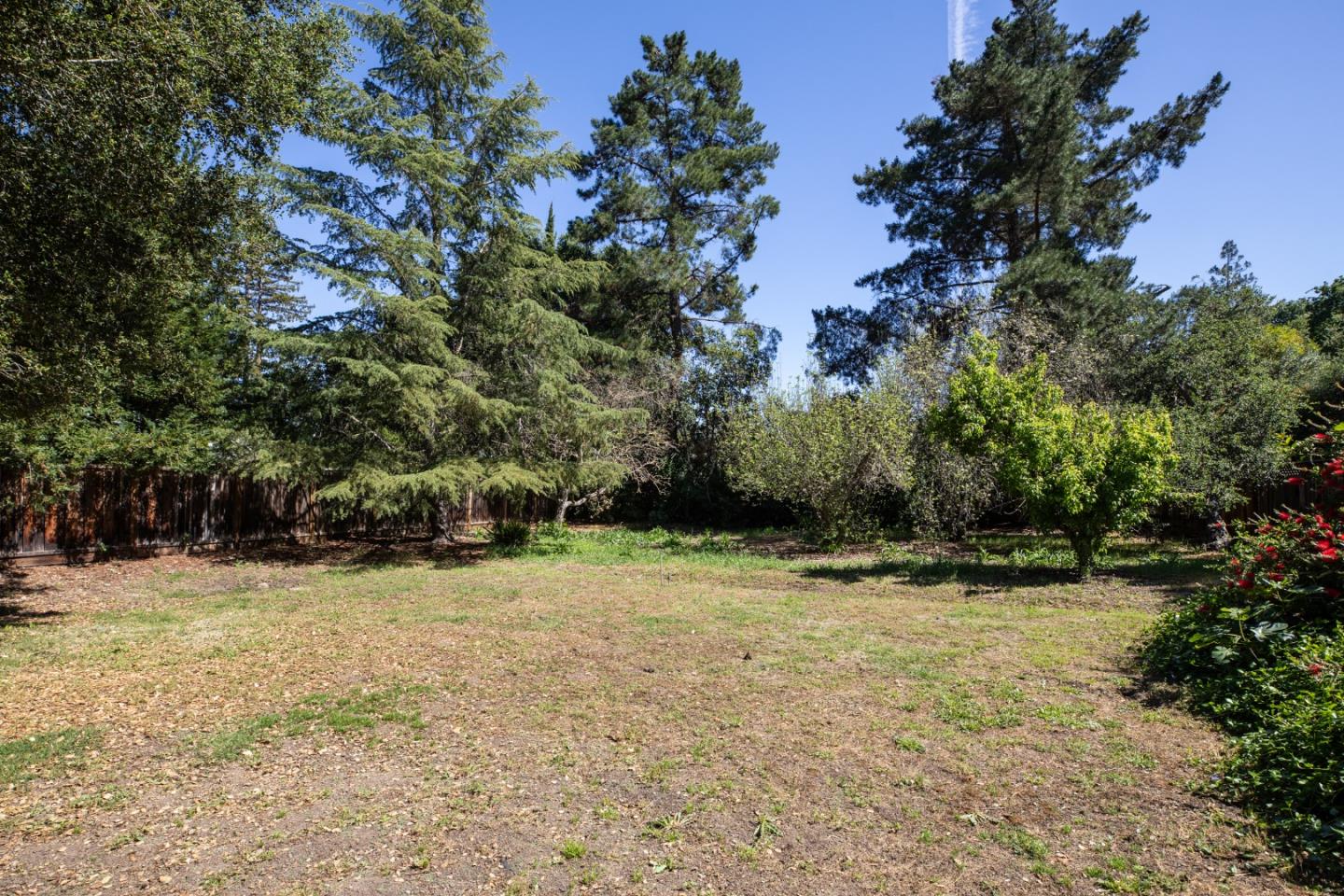 Detail Gallery Image 35 of 37 For 800 Loyola Dr, Los Altos,  CA 94024 - 3 Beds | 3 Baths