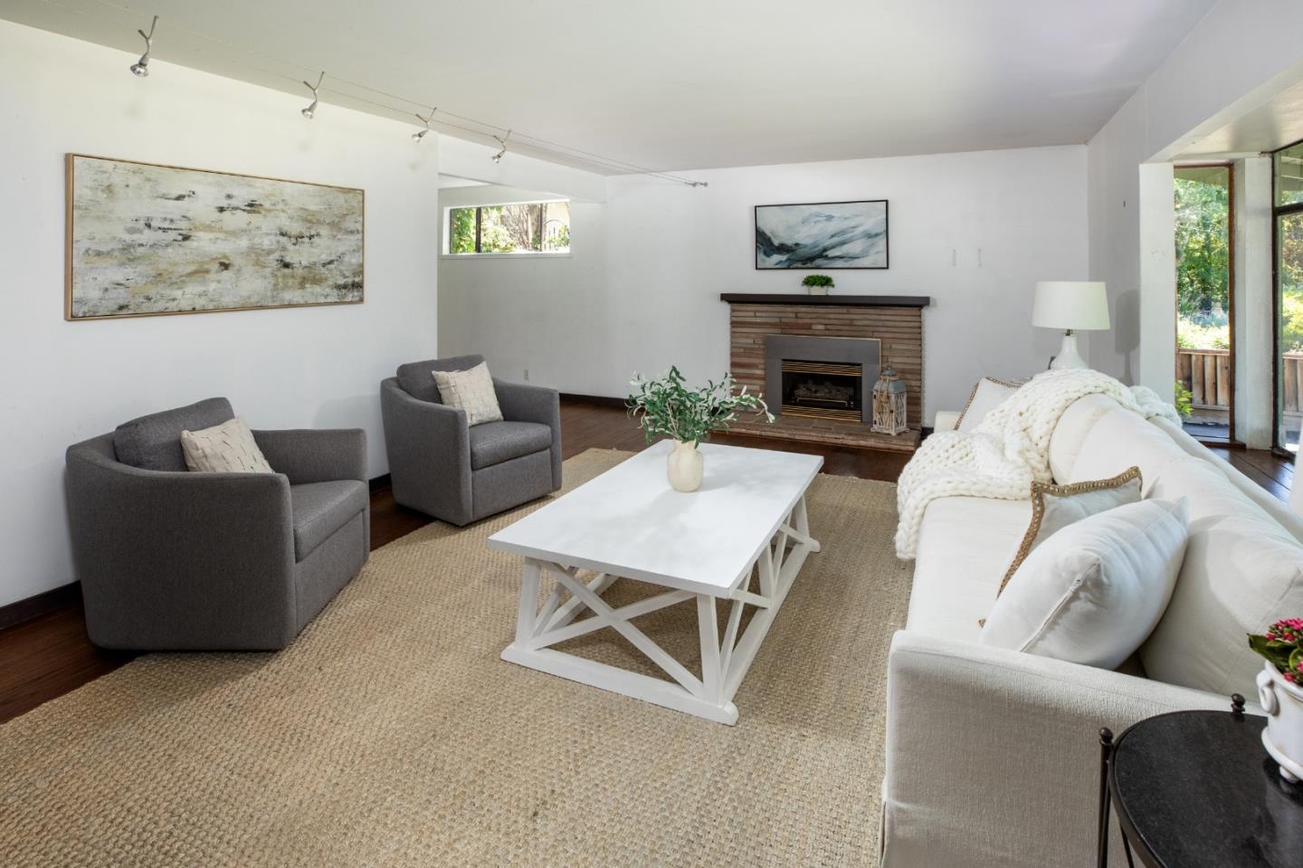 Detail Gallery Image 6 of 37 For 800 Loyola Dr, Los Altos,  CA 94024 - 3 Beds | 3 Baths