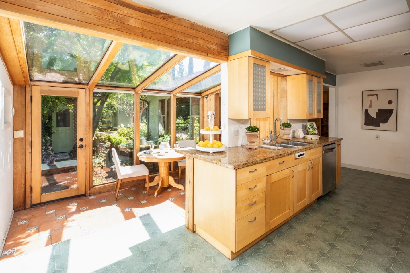 Detail Gallery Image 8 of 37 For 800 Loyola Dr, Los Altos,  CA 94024 - 3 Beds | 3 Baths