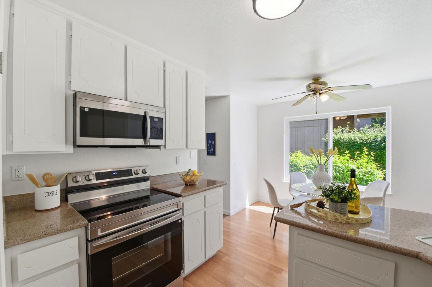 Detail Gallery Image 9 of 32 For 2567 Easton Ln #27,  San Jose,  CA 95133 - 2 Beds | 2 Baths