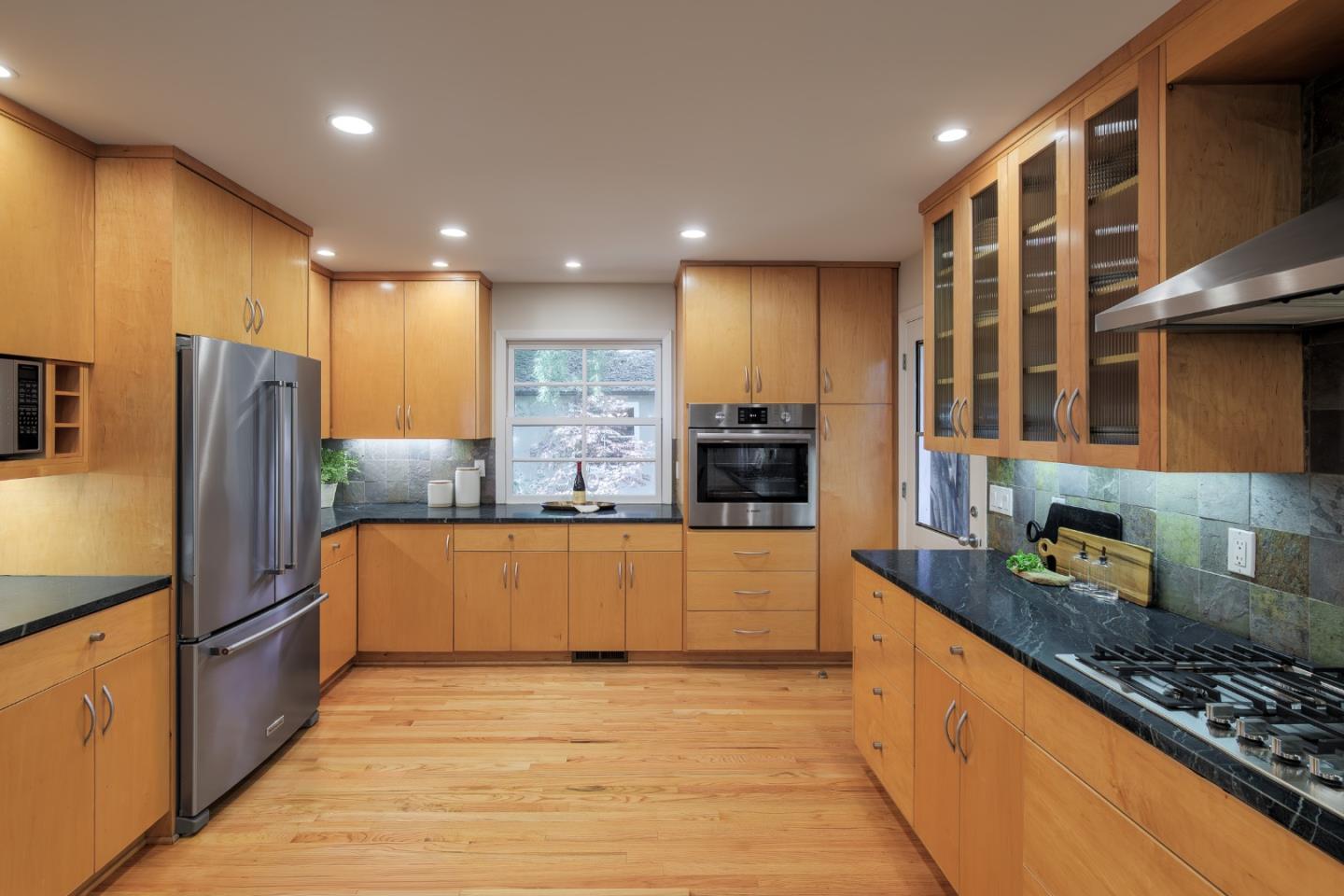 Detail Gallery Image 7 of 26 For 848 Boyce Ave, Palo Alto,  CA 94301 - 3 Beds | 2 Baths