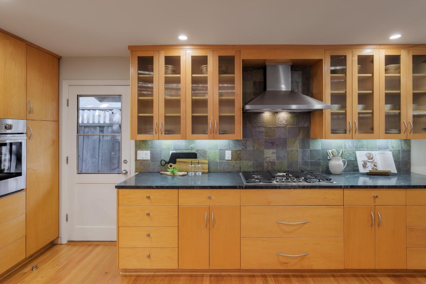 Detail Gallery Image 9 of 26 For 848 Boyce Ave, Palo Alto,  CA 94301 - 3 Beds | 2 Baths