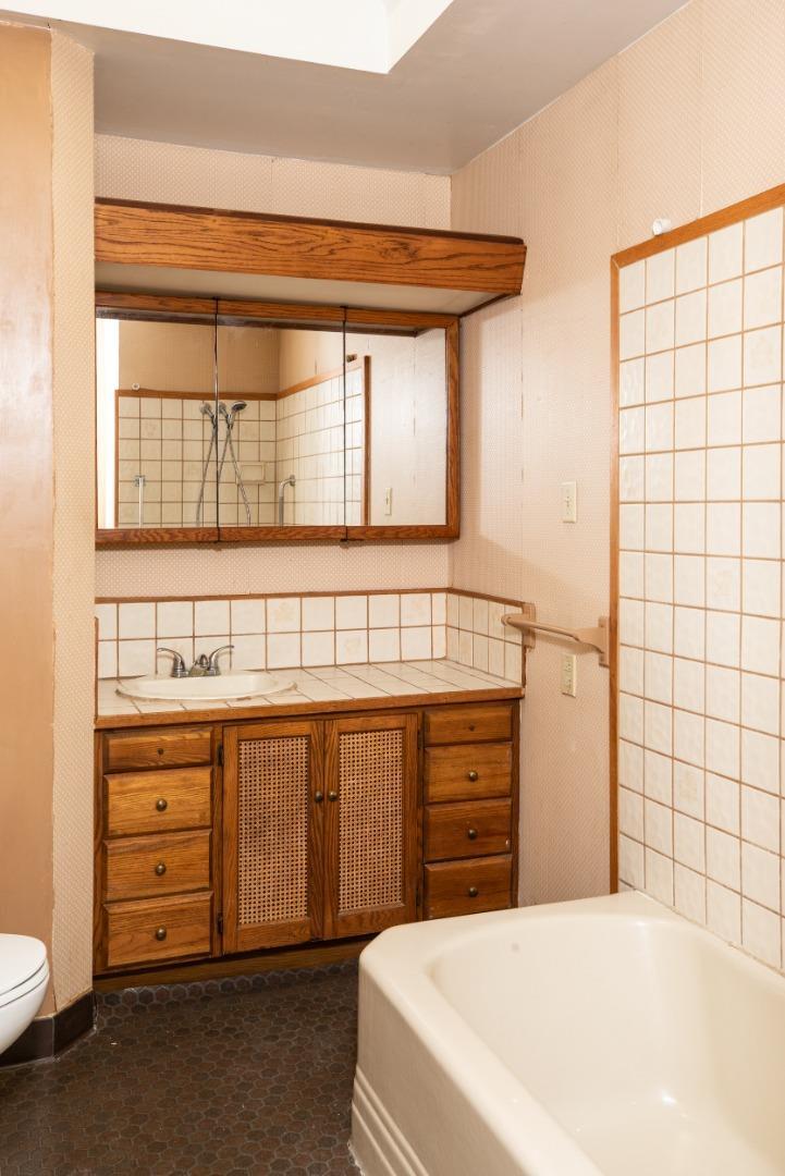 Detail Gallery Image 20 of 37 For 800 Loyola Dr, Los Altos,  CA 94024 - – Beds | – Baths