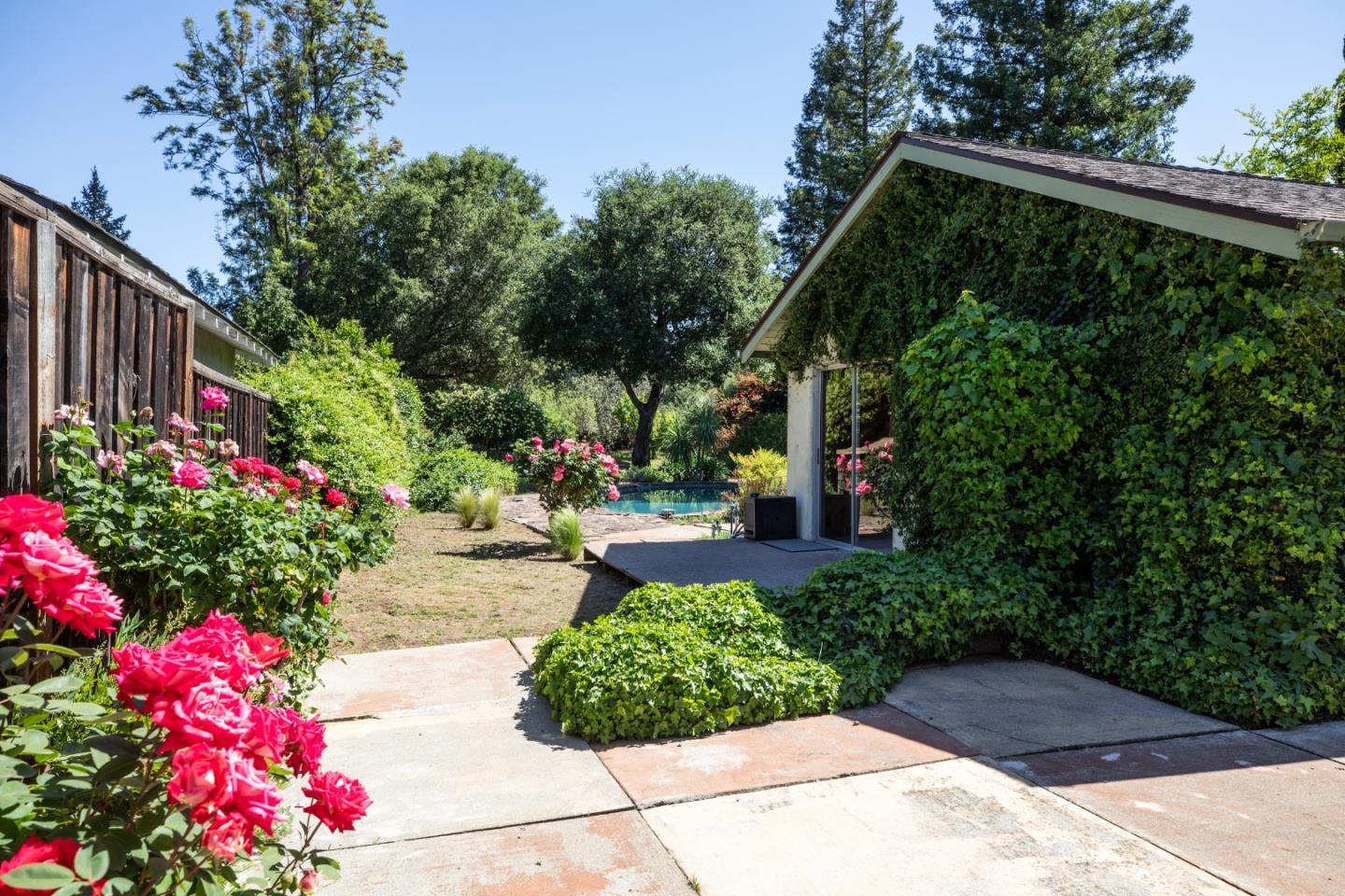 Detail Gallery Image 23 of 37 For 800 Loyola Dr, Los Altos,  CA 94024 - – Beds | – Baths