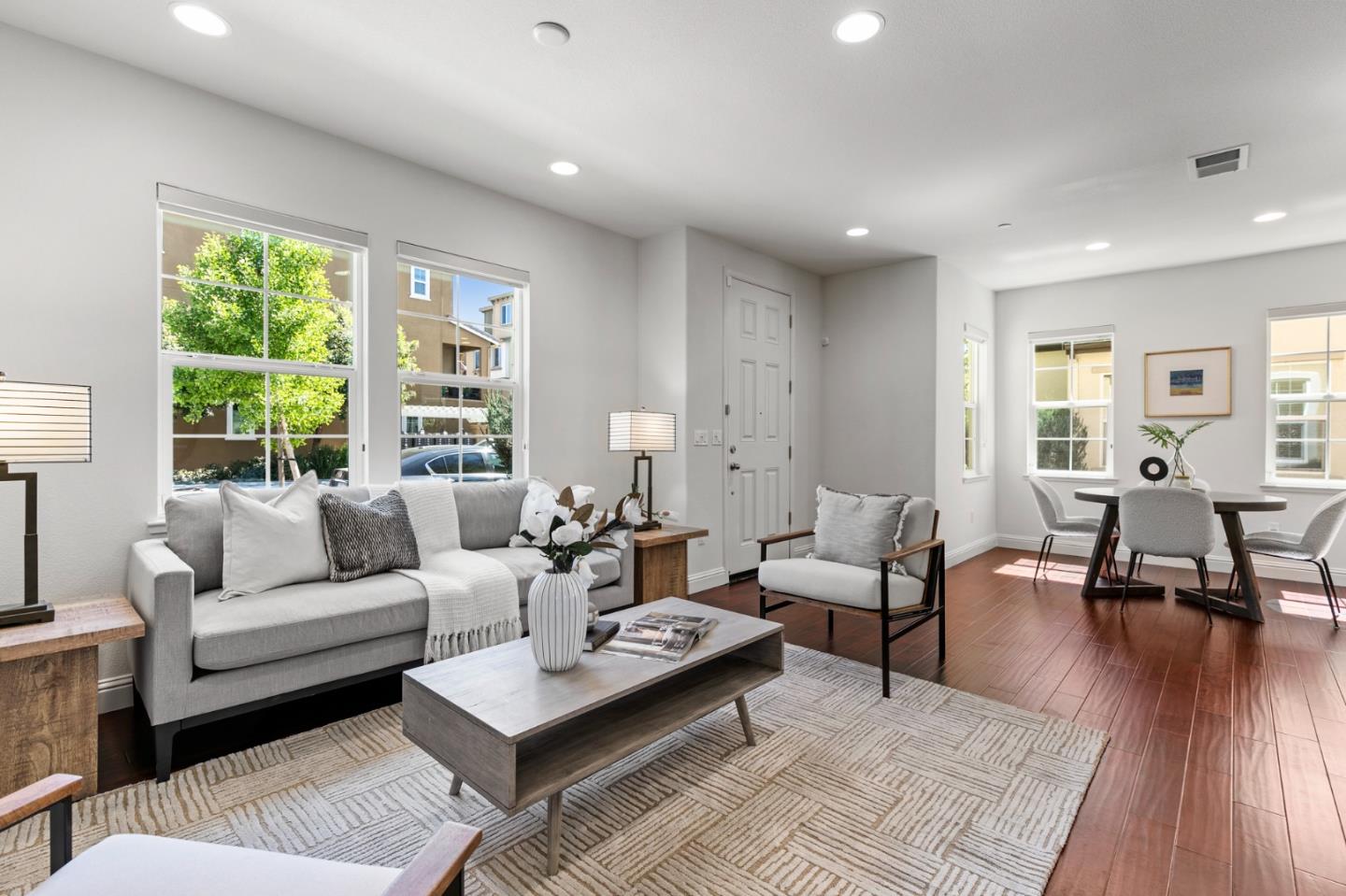 Detail Gallery Image 3 of 19 For 38881 Photinia Pl, Newark,  CA 94560 - 3 Beds | 2/1 Baths