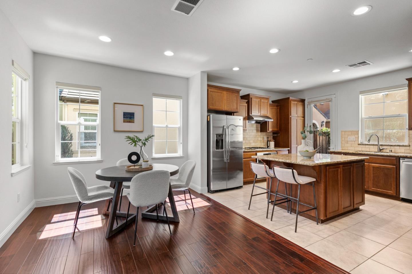 Detail Gallery Image 5 of 19 For 38881 Photinia Pl, Newark,  CA 94560 - 3 Beds | 2/1 Baths