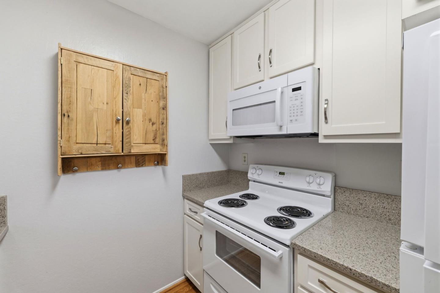 Detail Gallery Image 10 of 20 For 1090 Main St #201,  Redwood City,  CA 94063 - 2 Beds | 1/1 Baths