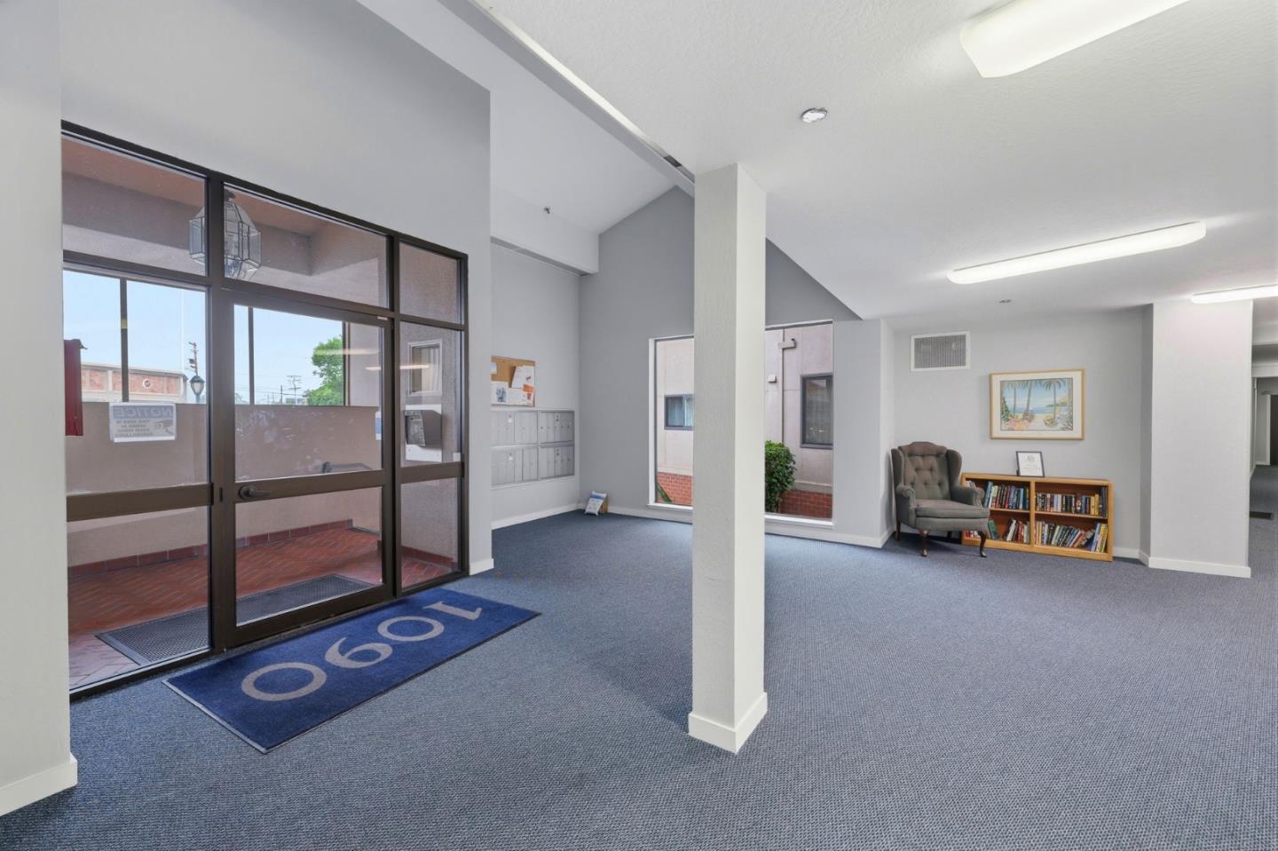 Detail Gallery Image 2 of 20 For 1090 Main St #201,  Redwood City,  CA 94063 - 2 Beds | 1/1 Baths