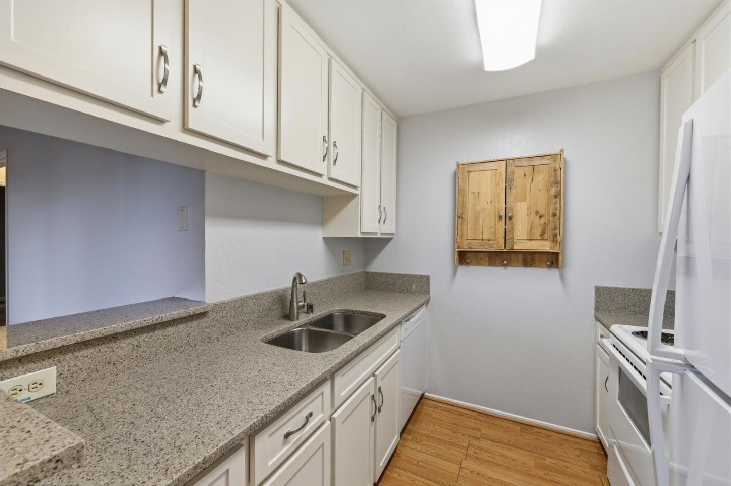 Detail Gallery Image 9 of 20 For 1090 Main St #201,  Redwood City,  CA 94063 - 2 Beds | 1/1 Baths