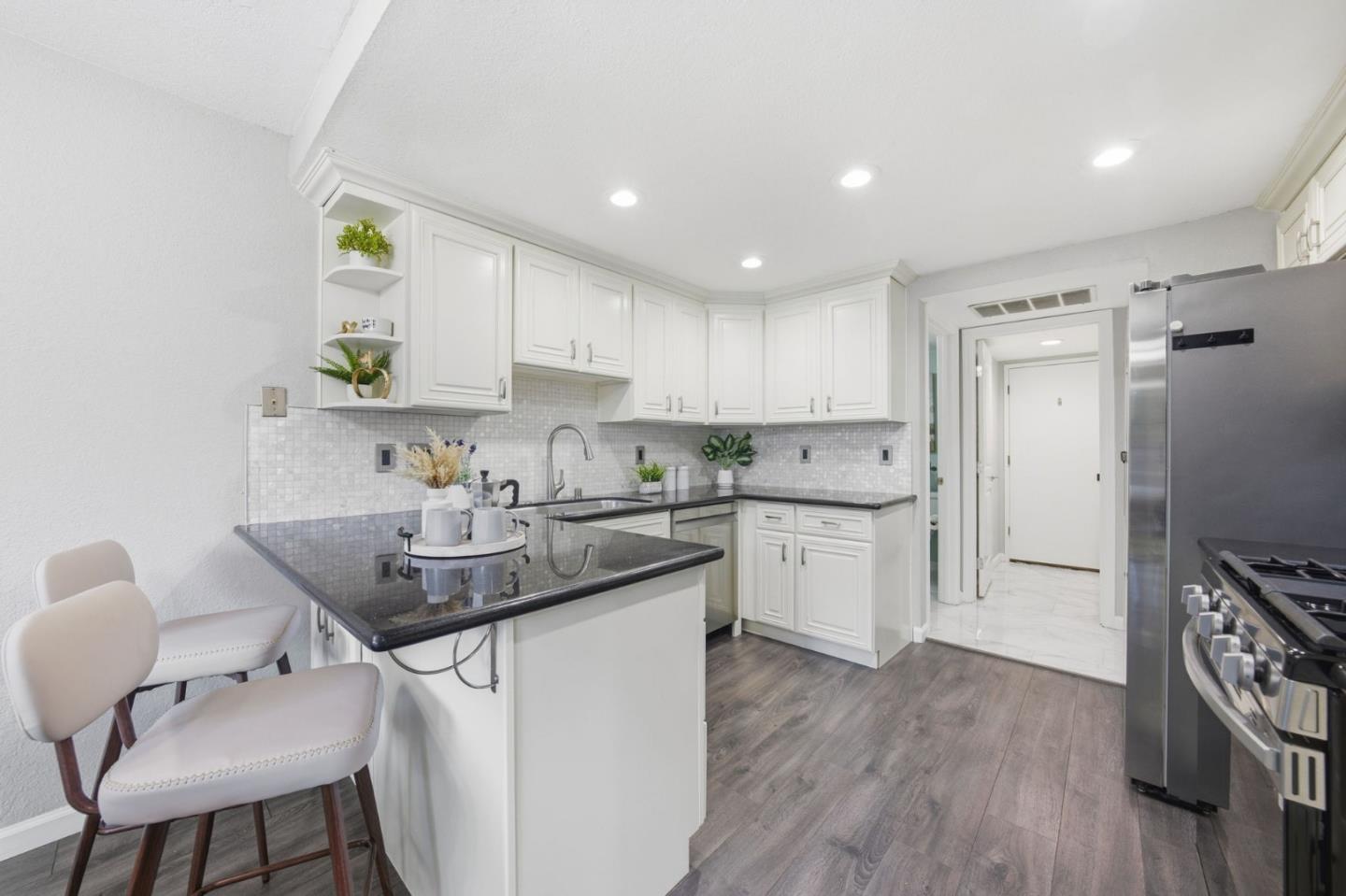 Detail Gallery Image 21 of 54 For 4824 River Trail Ct, San Jose,  CA 95136 - 2 Beds | 2/1 Baths