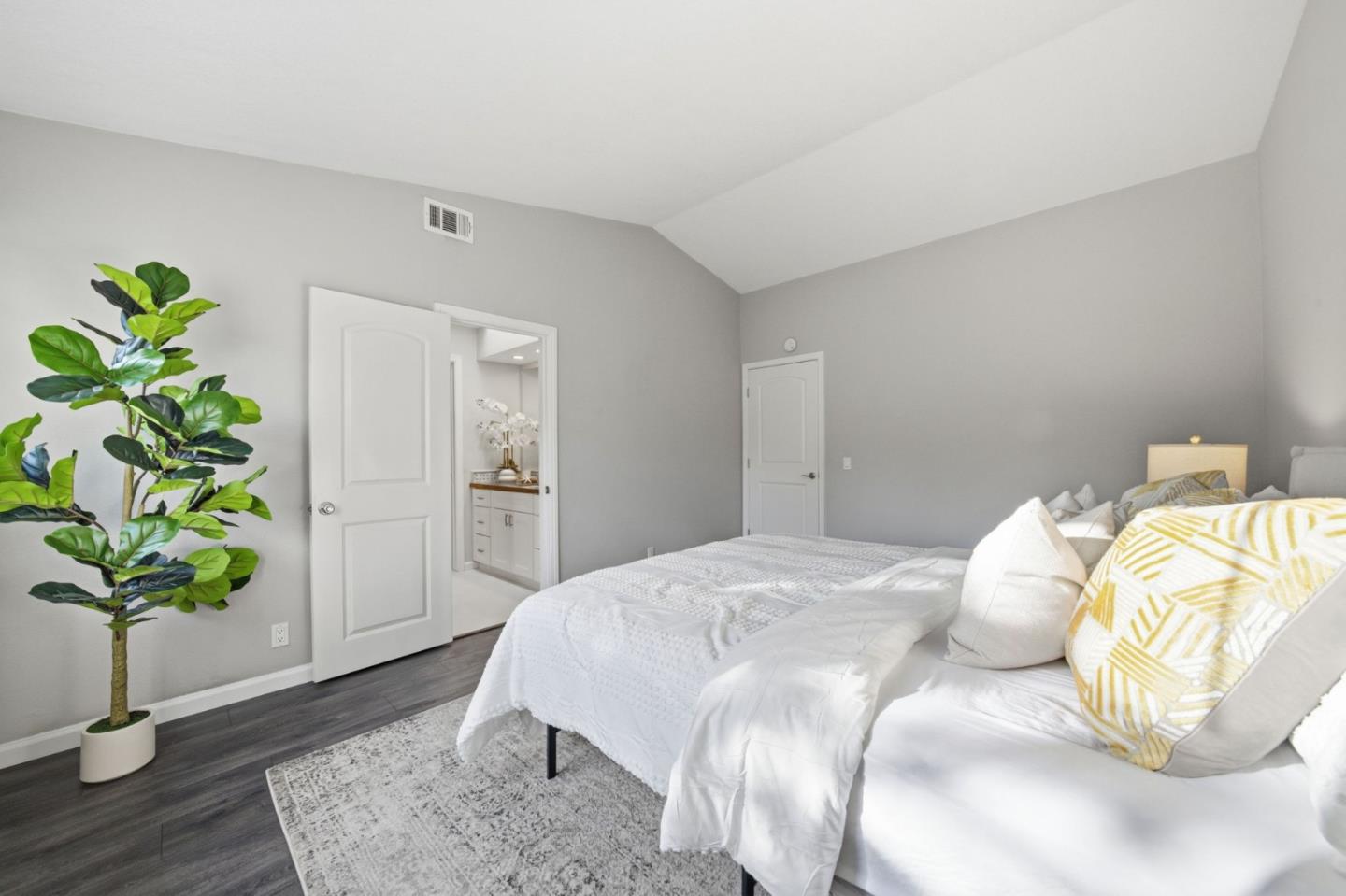 Detail Gallery Image 36 of 54 For 4824 River Trail Ct, San Jose,  CA 95136 - 2 Beds | 2/1 Baths