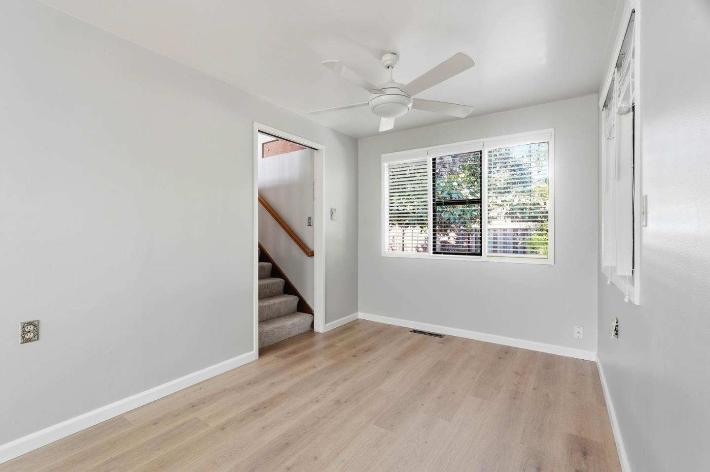 Detail Gallery Image 12 of 34 For 725 Santa Rita St, Sunnyvale,  CA 94085 - 4 Beds | 2/1 Baths