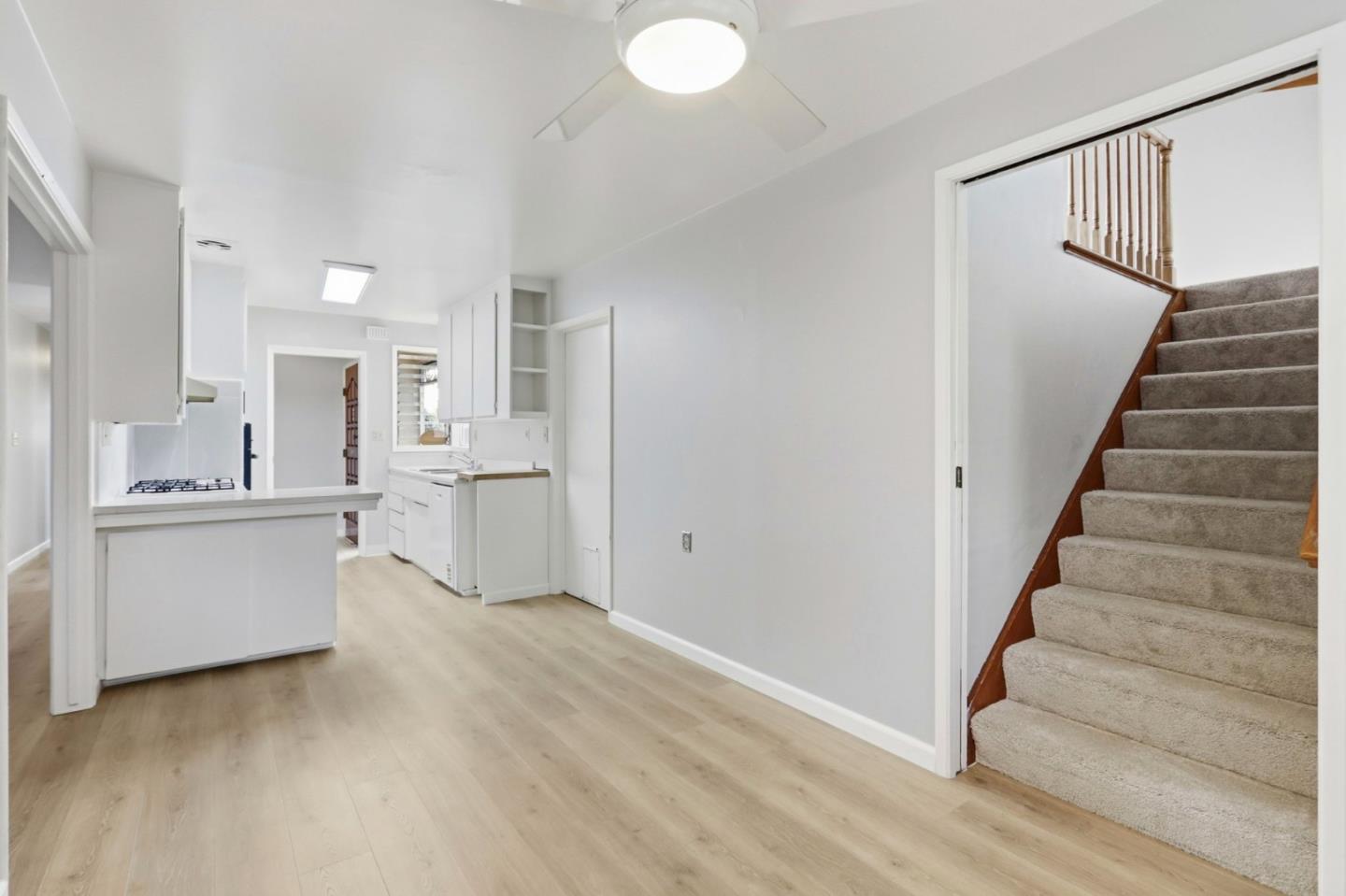 Detail Gallery Image 13 of 34 For 725 Santa Rita St, Sunnyvale,  CA 94085 - 4 Beds | 2/1 Baths