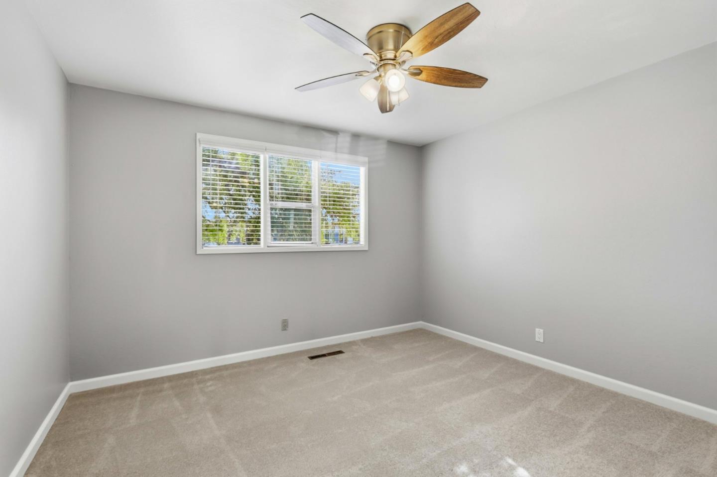 Detail Gallery Image 19 of 34 For 725 Santa Rita St, Sunnyvale,  CA 94085 - 4 Beds | 2/1 Baths