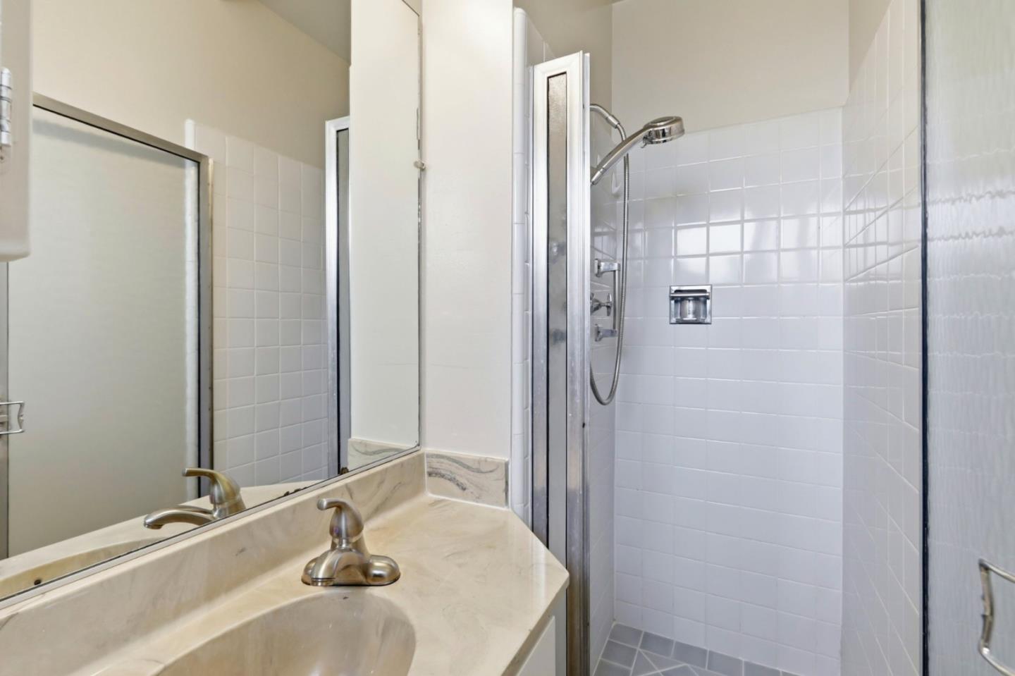 Detail Gallery Image 21 of 34 For 725 Santa Rita St, Sunnyvale,  CA 94085 - 4 Beds | 2/1 Baths