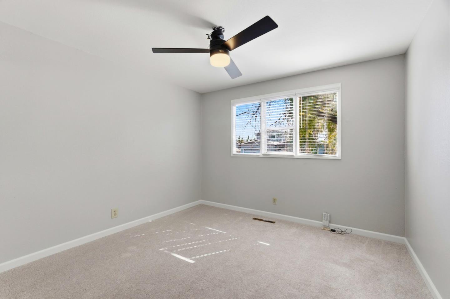 Detail Gallery Image 23 of 34 For 725 Santa Rita St, Sunnyvale,  CA 94085 - 4 Beds | 2/1 Baths