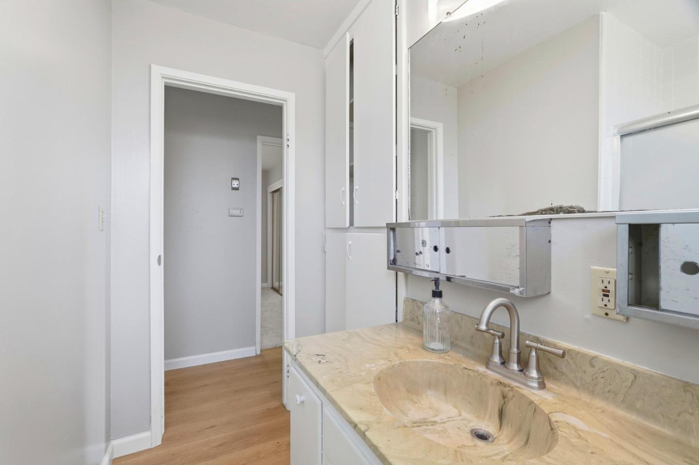 Detail Gallery Image 27 of 34 For 725 Santa Rita St, Sunnyvale,  CA 94085 - 4 Beds | 2/1 Baths