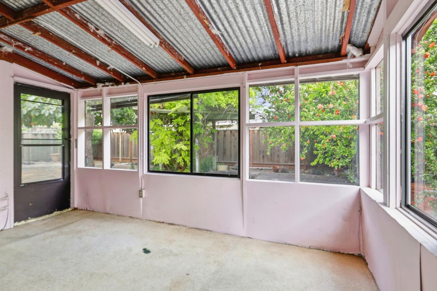 Detail Gallery Image 32 of 34 For 725 Santa Rita St, Sunnyvale,  CA 94085 - 4 Beds | 2/1 Baths