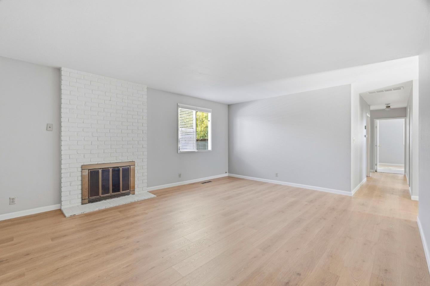 Detail Gallery Image 6 of 34 For 725 Santa Rita St, Sunnyvale,  CA 94085 - 4 Beds | 2/1 Baths