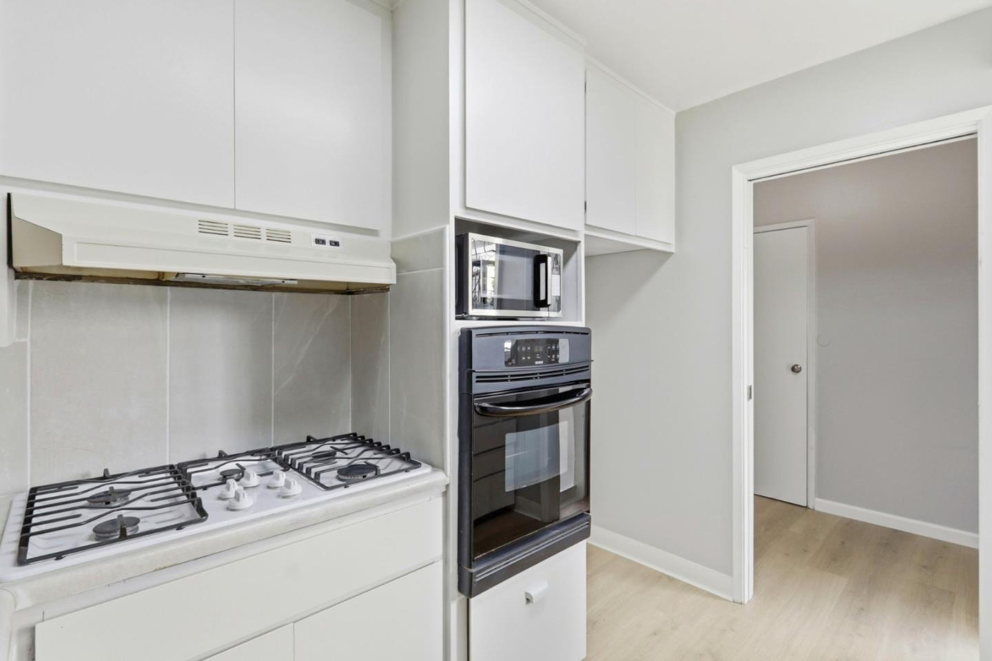 Detail Gallery Image 8 of 34 For 725 Santa Rita St, Sunnyvale,  CA 94085 - 4 Beds | 2/1 Baths