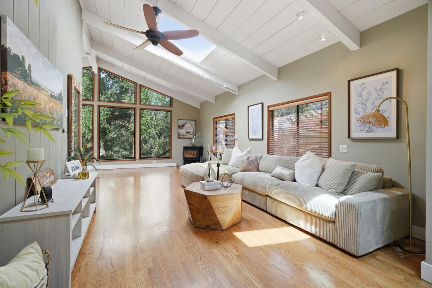 Detail Gallery Image 4 of 36 For 15540 Armsby Ln, Morgan Hill,  CA 95037 - 5 Beds | 3 Baths