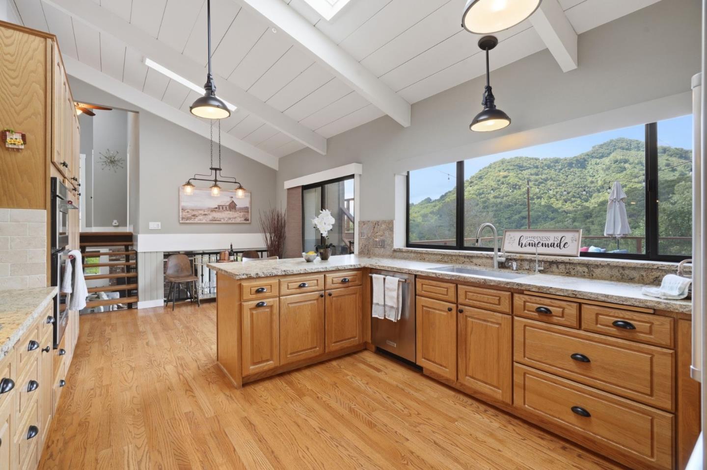 Detail Gallery Image 8 of 36 For 15540 Armsby Ln, Morgan Hill,  CA 95037 - 5 Beds | 3 Baths