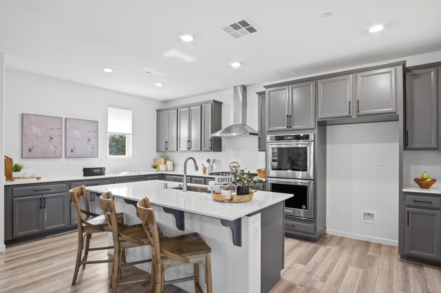 Detail Gallery Image 12 of 31 For 1703 W Woodward Ave, Manteca,  CA 95337 - 4 Beds | 3 Baths