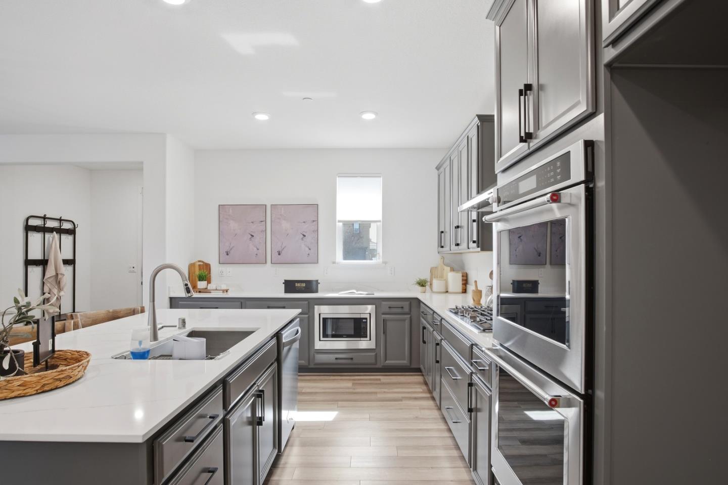 Detail Gallery Image 13 of 31 For 1703 W Woodward Ave, Manteca,  CA 95337 - 4 Beds | 3 Baths