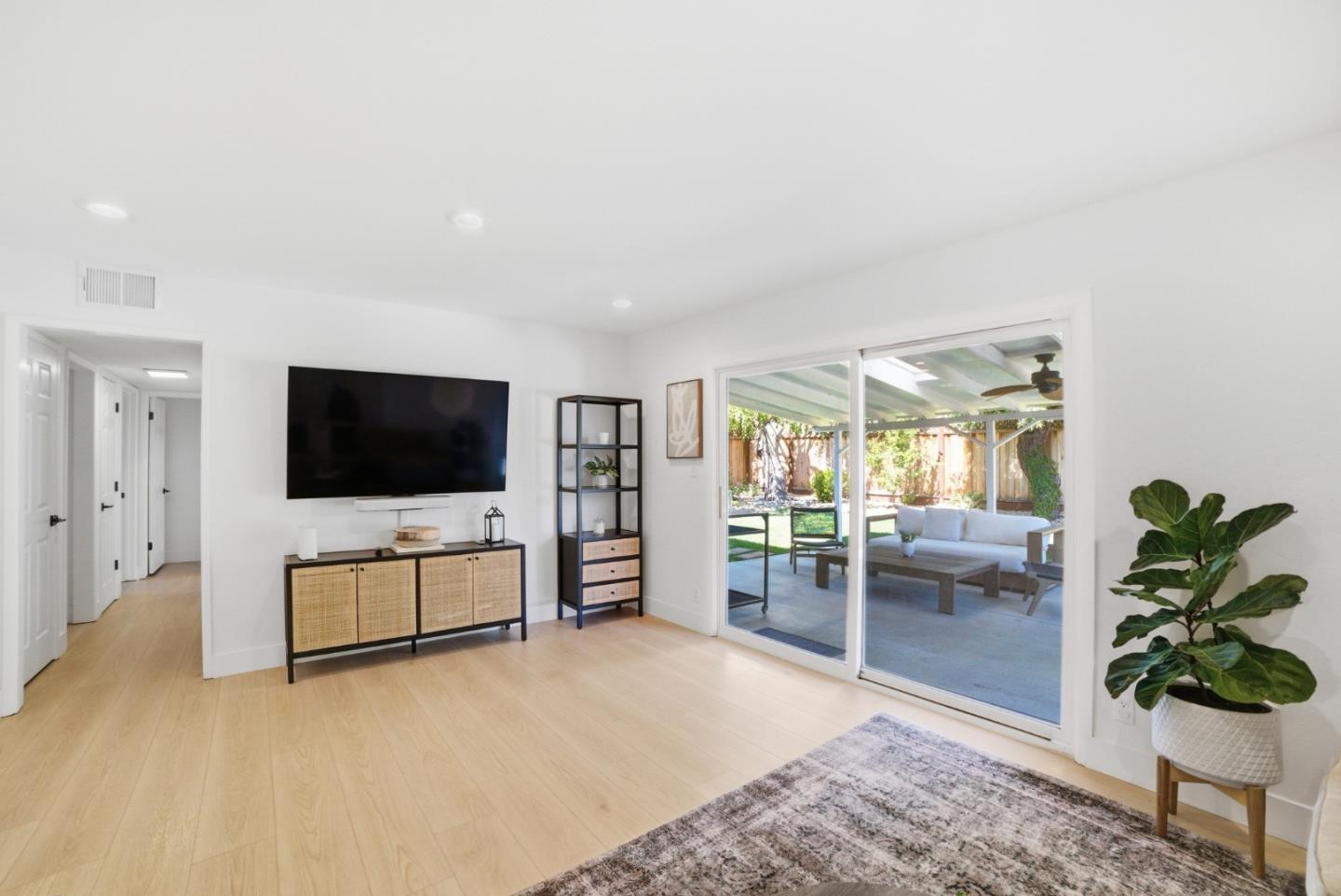 Detail Gallery Image 22 of 38 For 1567 Glencrest Dr, San Jose,  CA 95118 - 4 Beds | 2 Baths