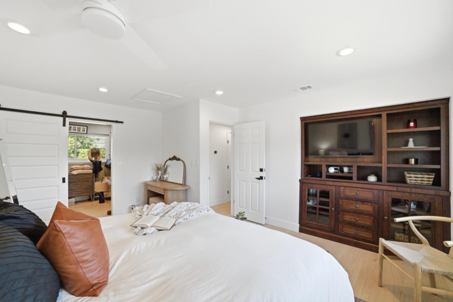 Detail Gallery Image 25 of 38 For 1567 Glencrest Dr, San Jose,  CA 95118 - 4 Beds | 2 Baths