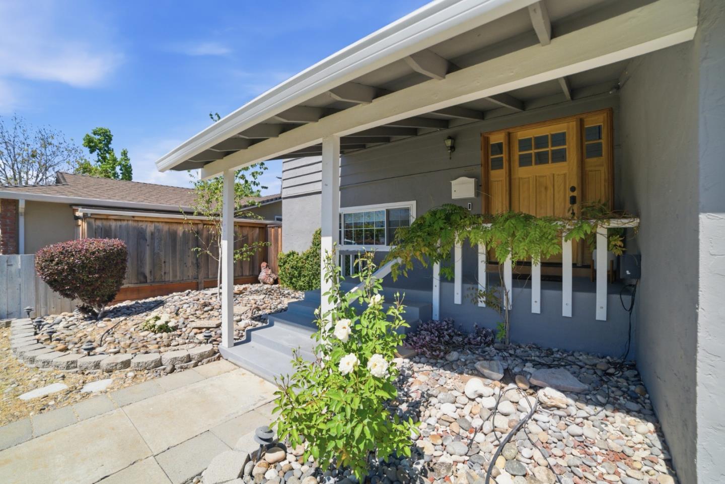 Detail Gallery Image 3 of 38 For 1567 Glencrest Dr, San Jose,  CA 95118 - 4 Beds | 2 Baths