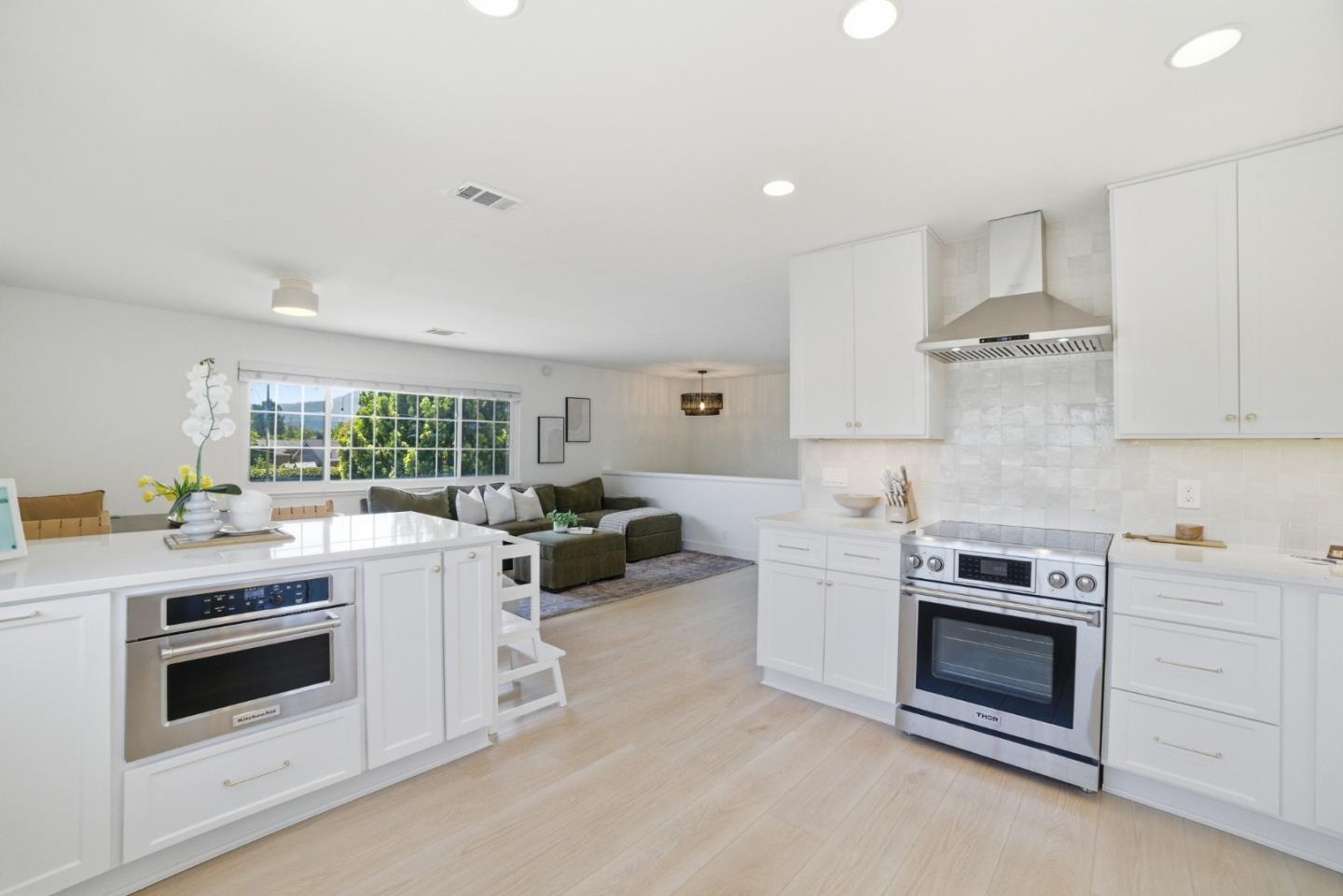 Detail Gallery Image 5 of 38 For 1567 Glencrest Dr, San Jose,  CA 95118 - 4 Beds | 2 Baths