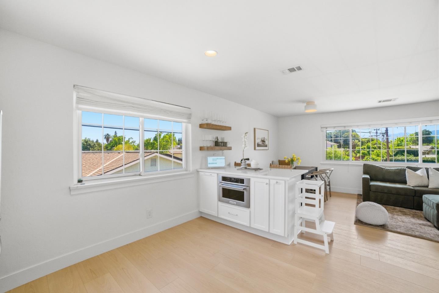 Detail Gallery Image 6 of 38 For 1567 Glencrest Dr, San Jose,  CA 95118 - 4 Beds | 2 Baths