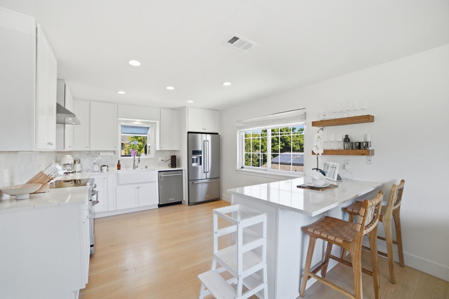 Detail Gallery Image 7 of 38 For 1567 Glencrest Dr, San Jose,  CA 95118 - 4 Beds | 2 Baths