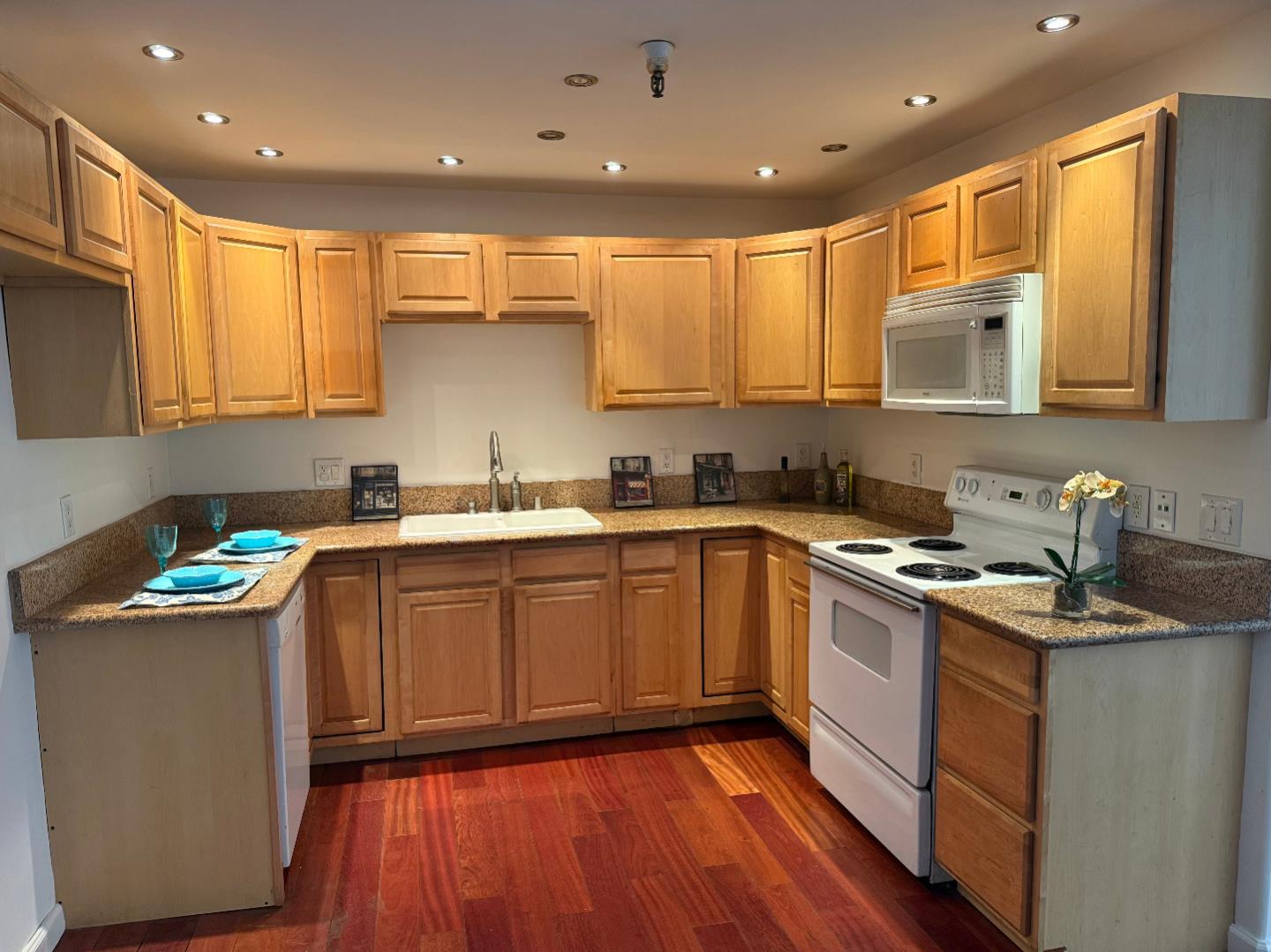 Detail Gallery Image 2 of 17 For 375 Clifford Ave #117,  Watsonville,  CA 95076 - 2 Beds | 1 Baths