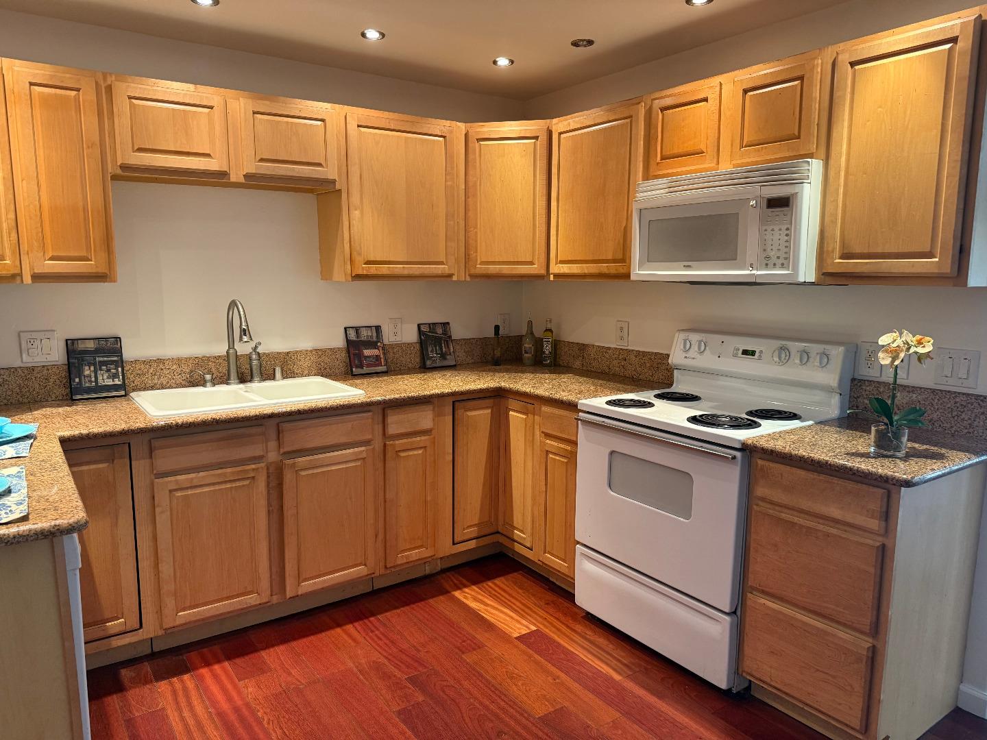 Detail Gallery Image 3 of 17 For 375 Clifford Ave #117,  Watsonville,  CA 95076 - 2 Beds | 1 Baths
