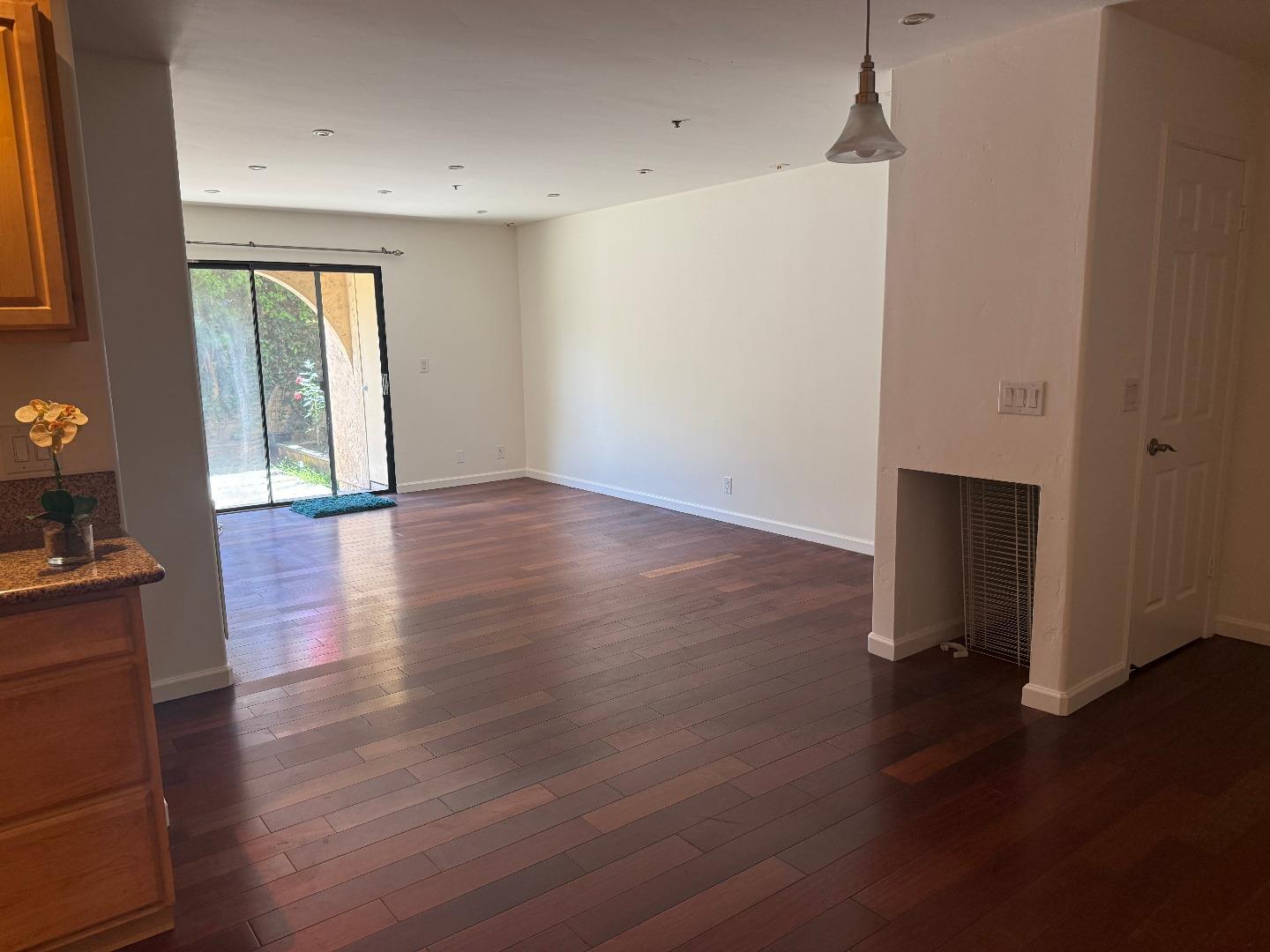 Detail Gallery Image 5 of 17 For 375 Clifford Ave #117,  Watsonville,  CA 95076 - 2 Beds | 1 Baths