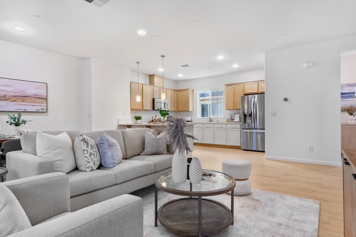 Detail Gallery Image 5 of 34 For 1610 Vendre, San Jose,  CA 95131 - 2 Beds | 2/1 Baths