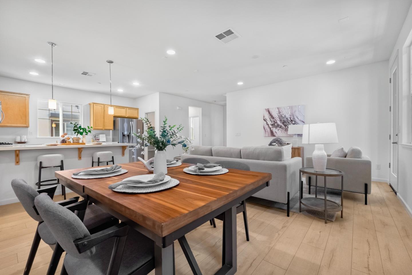 Detail Gallery Image 8 of 34 For 1610 Vendre, San Jose,  CA 95131 - 2 Beds | 2/1 Baths