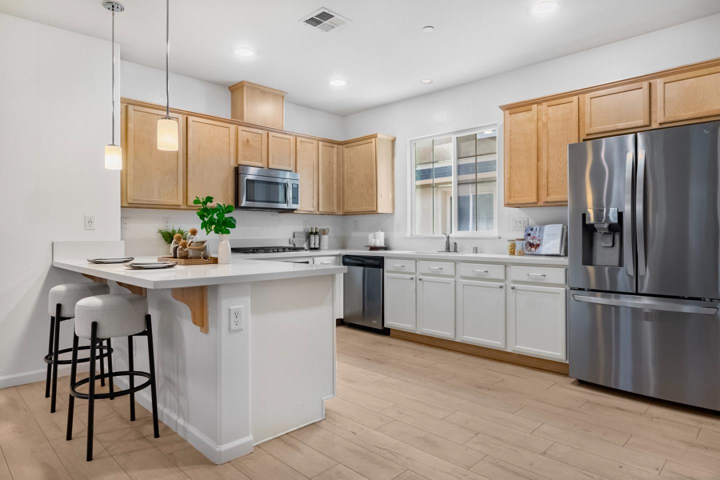 Detail Gallery Image 9 of 34 For 1610 Vendre, San Jose,  CA 95131 - 2 Beds | 2/1 Baths