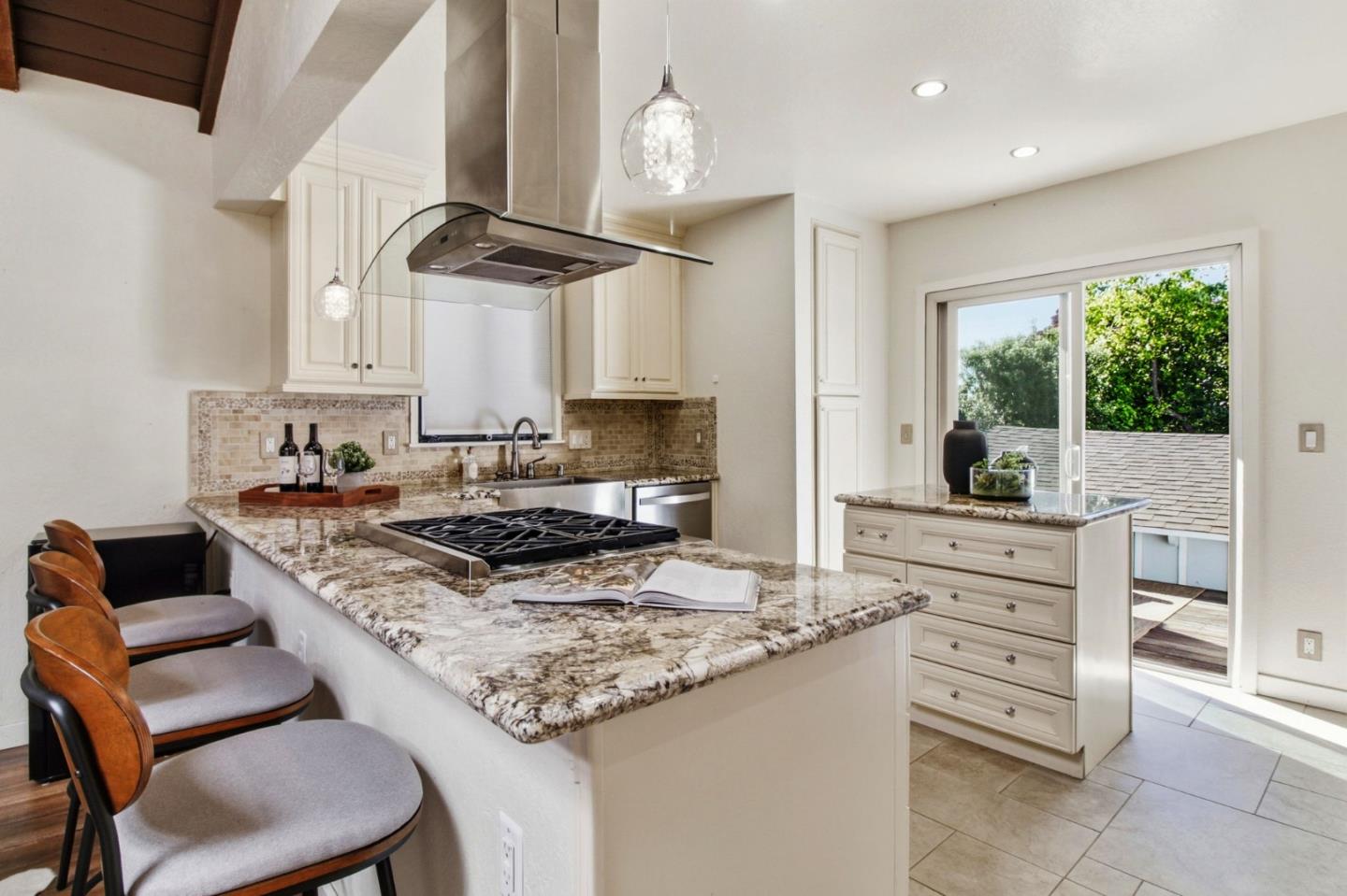 Detail Gallery Image 10 of 39 For 2044 Monroe Ave, Belmont,  CA 94002 - 4 Beds | 2 Baths