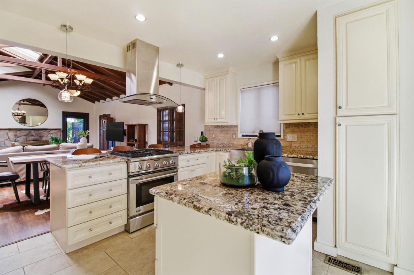 Detail Gallery Image 11 of 39 For 2044 Monroe Ave, Belmont,  CA 94002 - 4 Beds | 2 Baths