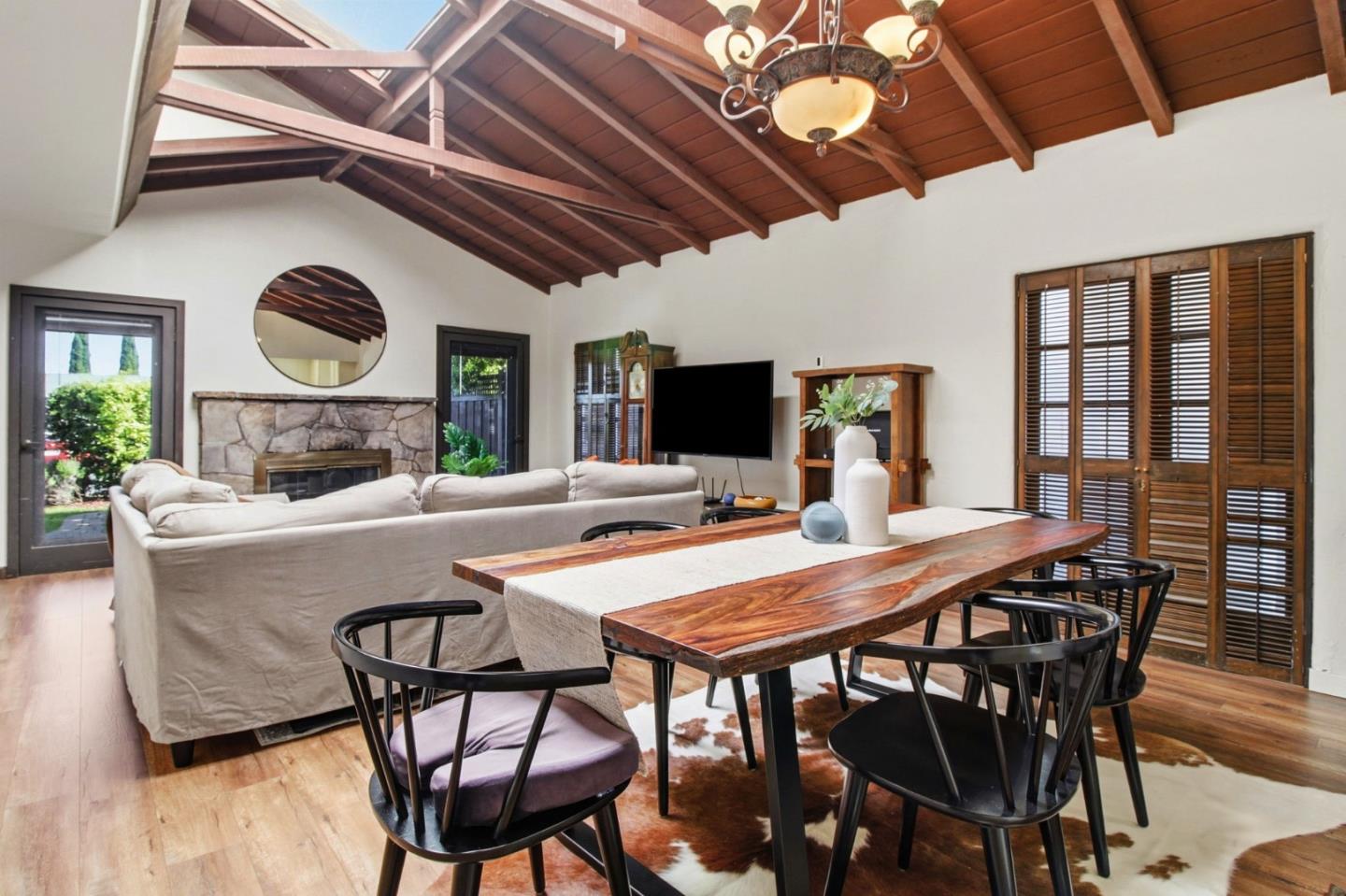 Detail Gallery Image 17 of 39 For 2044 Monroe Ave, Belmont,  CA 94002 - 4 Beds | 2 Baths