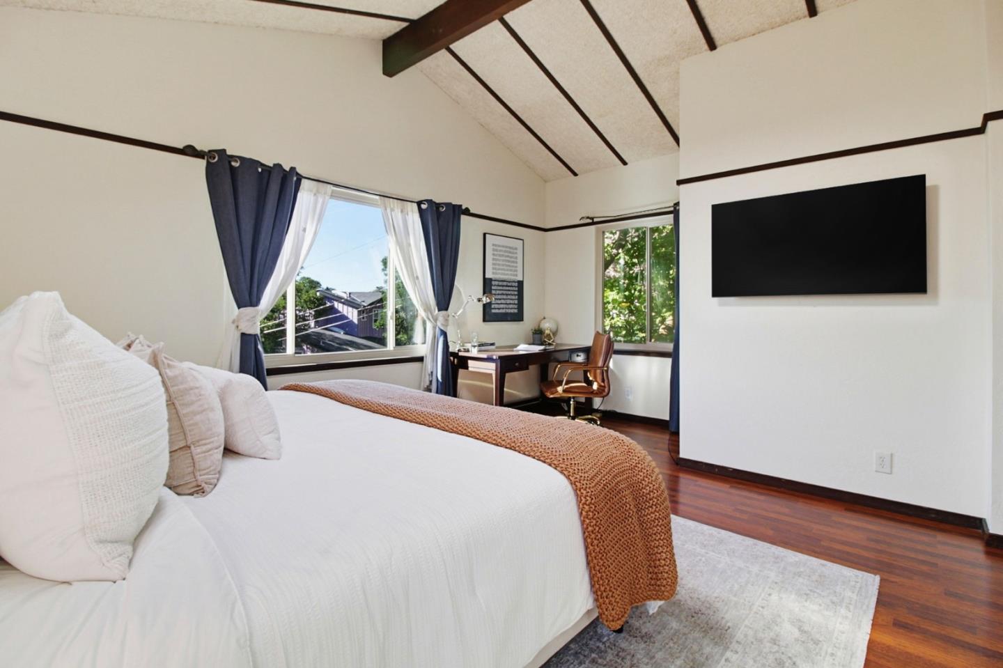 Detail Gallery Image 23 of 39 For 2044 Monroe Ave, Belmont,  CA 94002 - 4 Beds | 2 Baths