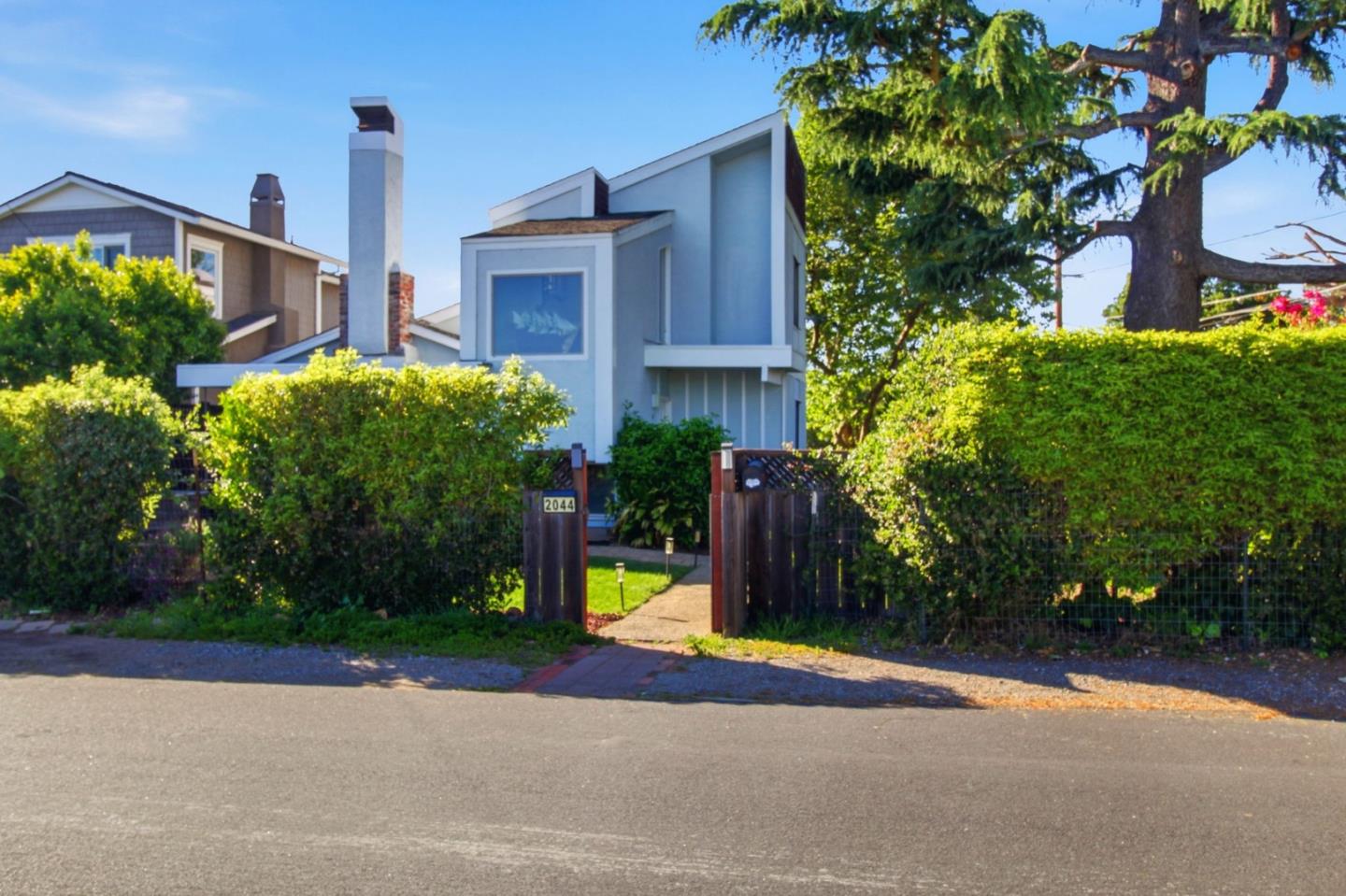 Detail Gallery Image 3 of 39 For 2044 Monroe Ave, Belmont,  CA 94002 - 4 Beds | 2 Baths